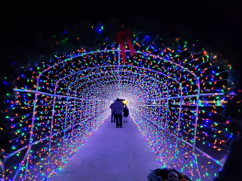 Photos Of The Many Festive Changes Maxwell’s Makes For Christmas